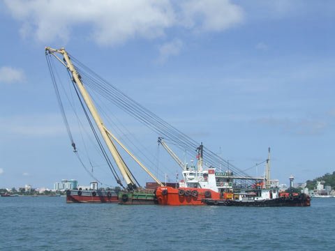 Bà Rịa – Vũng Tàu Bắt đầu trục vớt container trong tàu Trường Hải Star bị chìm